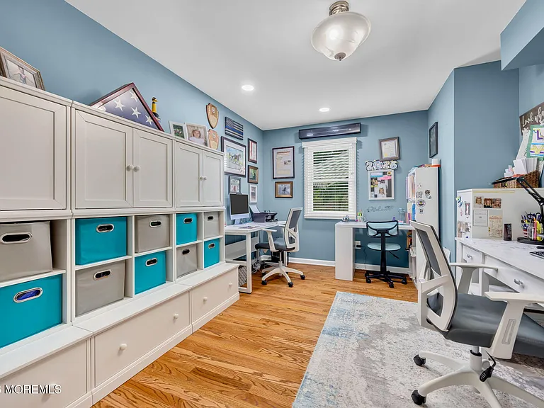 60 Farrell Dr — Photo 26