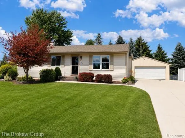 1792 Northridge Ln, Lapeer, MI 48446