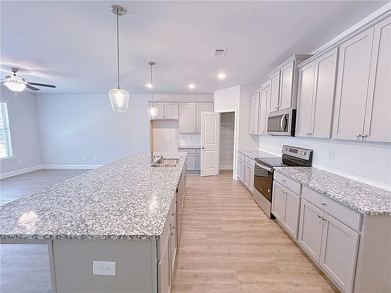 2586 Mills Commons Dr — Photo 5