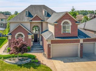 19492 Springbrook Dr, Macomb, MI 48044