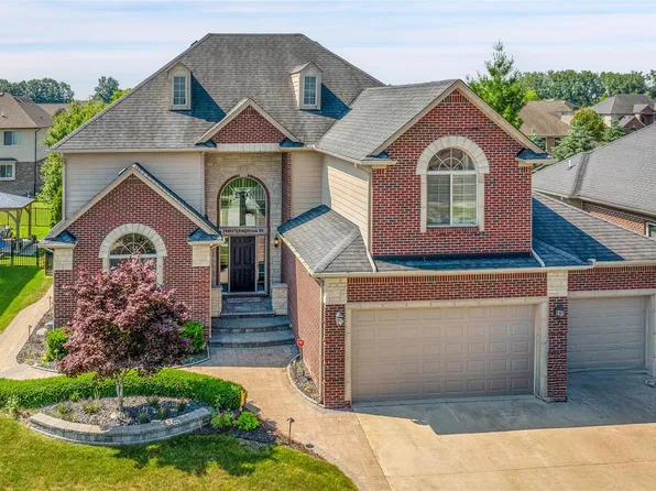 19492 Springbrook Dr, Macomb, MI 48044