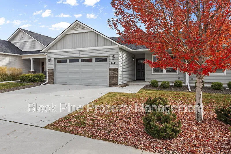 3 bed, 2.0 bath, 1340 sqft, $2,400 — Photo 2