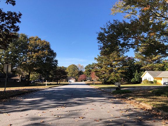 5th image of 1875 Holston Dr
