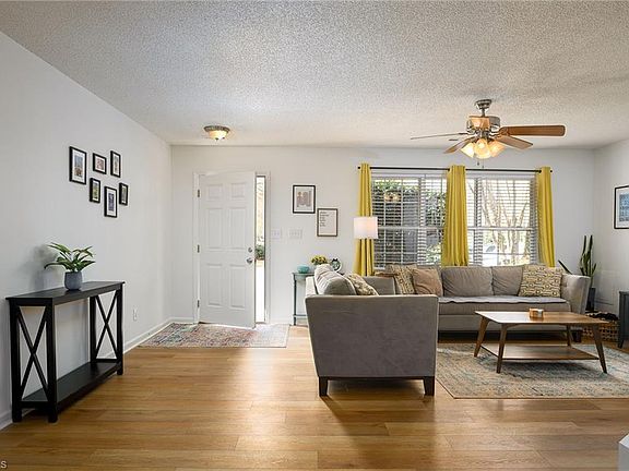 3rd image of 22 Melissa Carol Cir