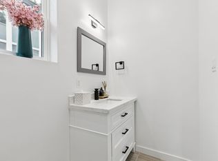 909 Bayonne St, Dallas, TX 75212