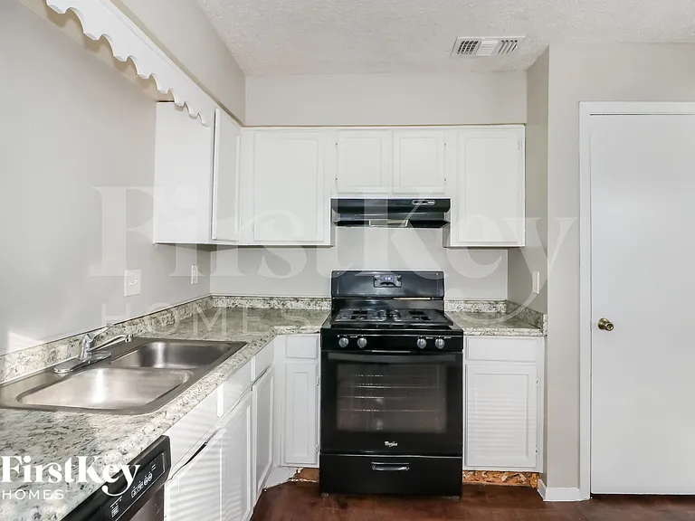 7506 Tetela Dr — Photo 9