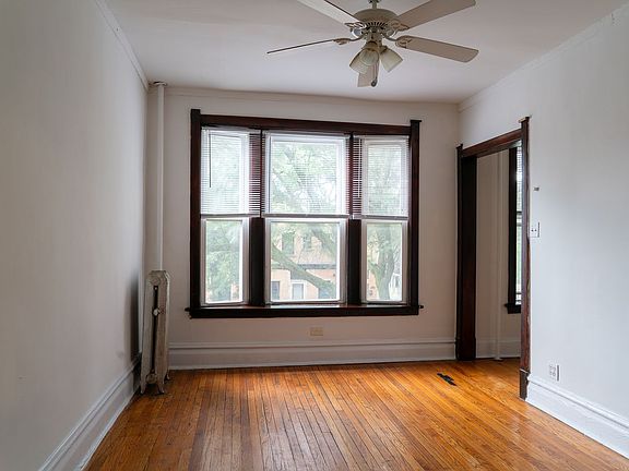3rd image of 1945-1955 W Montrose Ave #4354-2