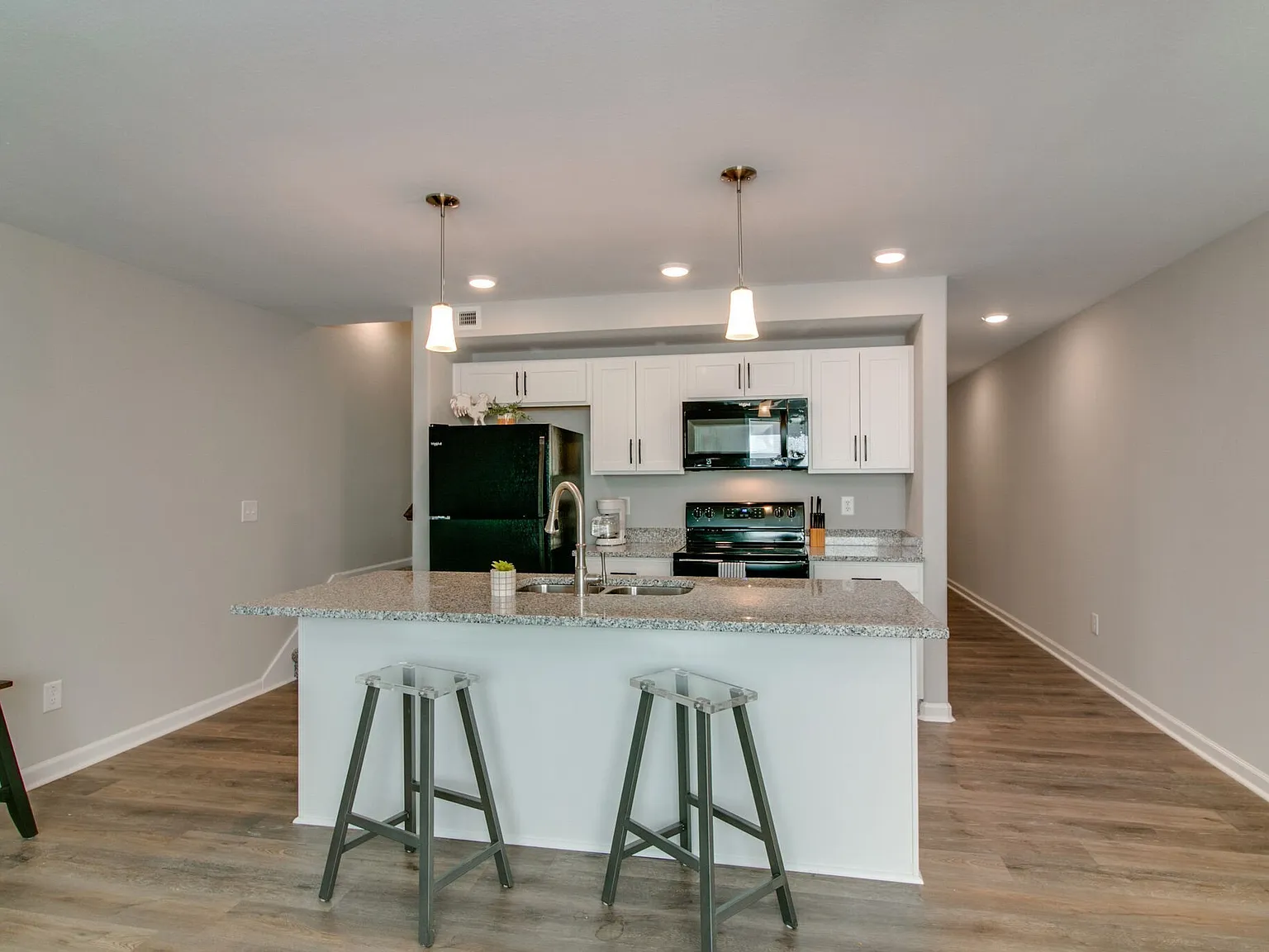 3 bed, 2.5 bath, 1440 sqft, $1,560 — Photo 2