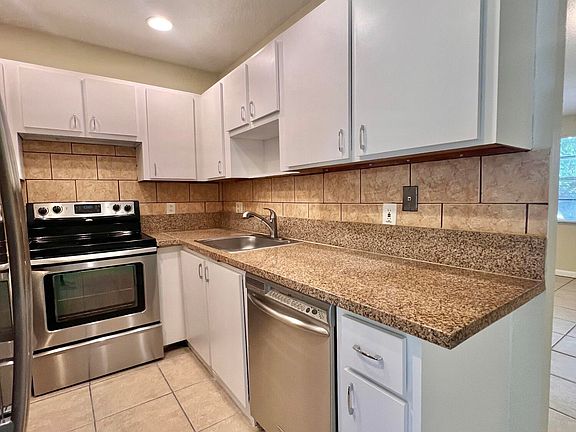3rd image of 423 Glenwood Drive