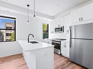 2219 N Hamilton Ave #201, Chicago, IL 60647