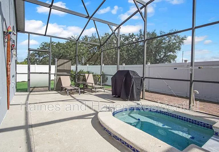 403 Corvina Dr — Photo 10