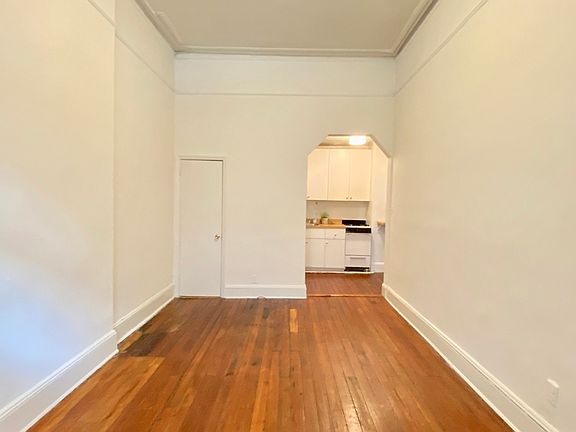 3rd image of 36 Willow Pl APT 1