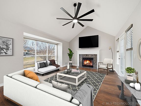 2nd image of 1226 Forest Ln