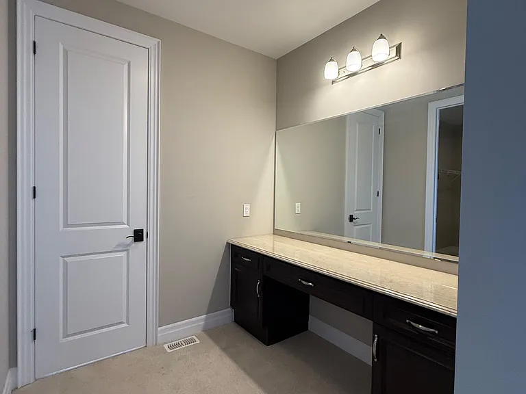 222 N Park Blvd — Photo 22
