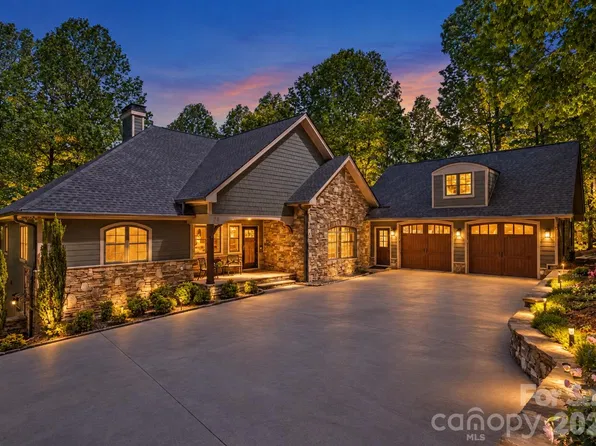20 Fernridge Ct, Flat Rock, NC 28731