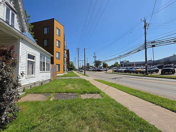 3rd image of 203 Queen St