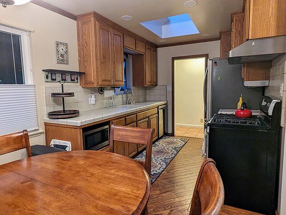 2nd image of 453 S Pastoria Ave