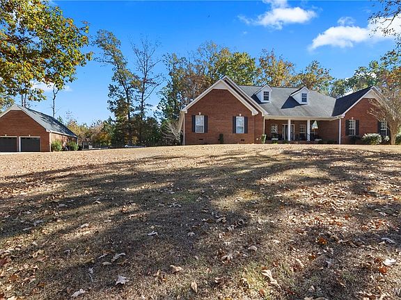 3rd image of 1038 Cahaba Rdg