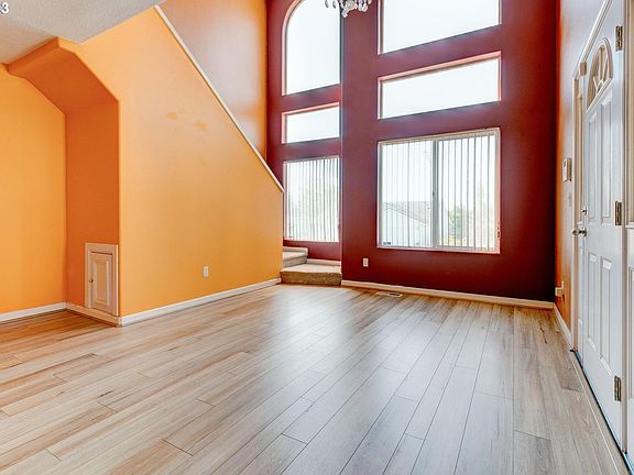 3rd image of 3914 NE 35th Cir