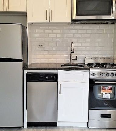 3rd image of 141 E 55th St #A12