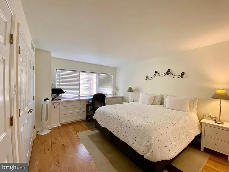 1301 N Ct #812 — Photo 29