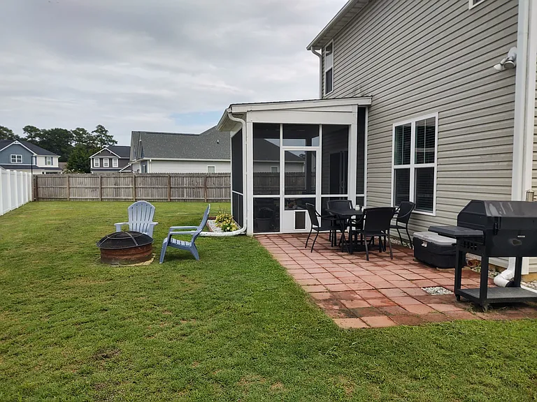 1404 Kinsley Ct NE — Photo 29