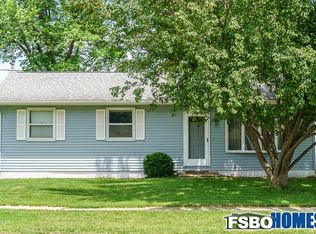 1026 Cress Pkwy, Hiawatha, IA 52233