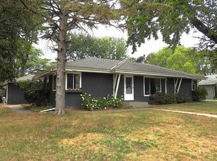 2765 Merrill St, Roseville, MN 55113