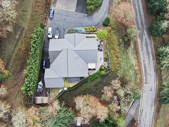 2nd image of 1356 SE Laurel Ct