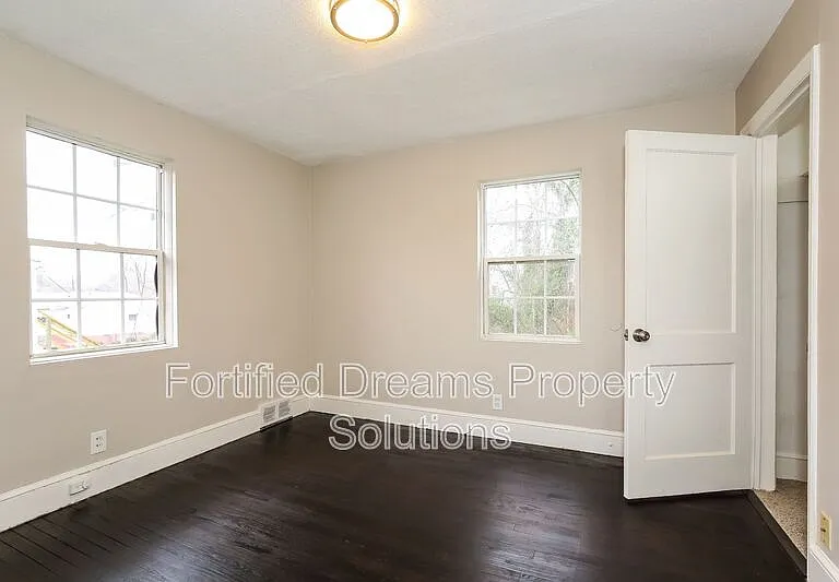 805 W 25th St — Photo 10