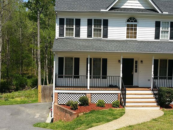 Very nice park like back yar