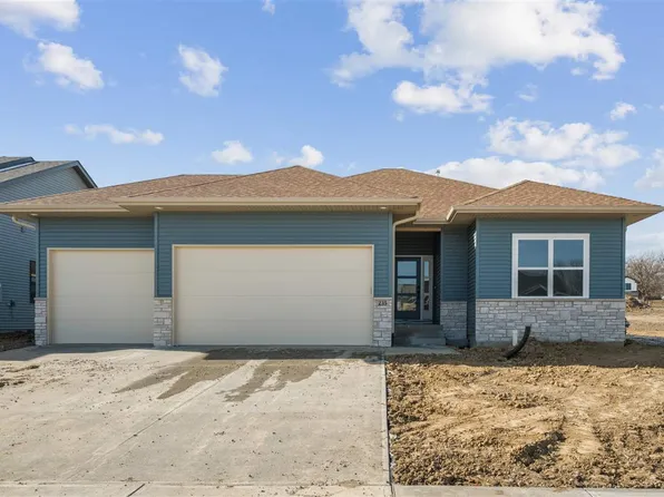 235 Chadwick Ln, Iowa City, IA 52245