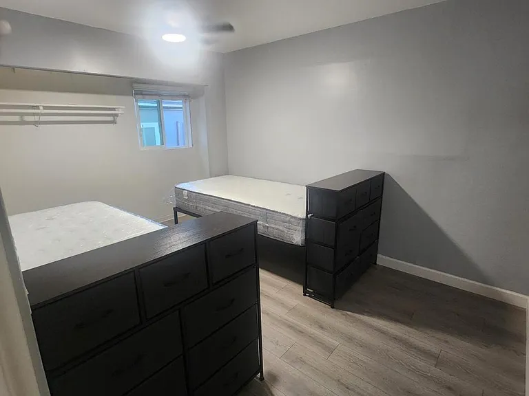 2943 Talbot St — Photo 10