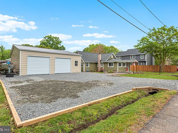 2nd image of 1174 Holly Ave