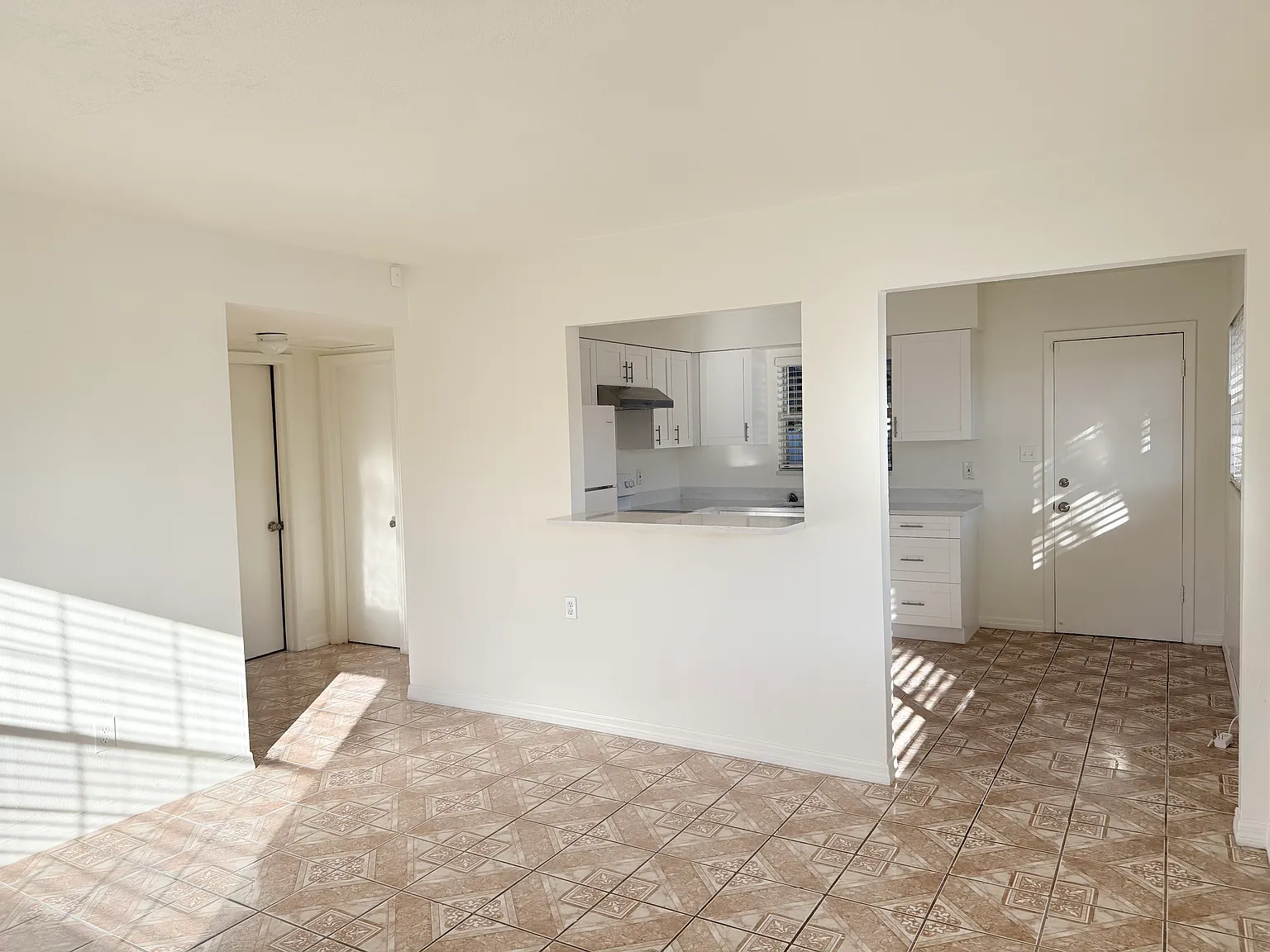 403 S Orion Ave — Photo 2