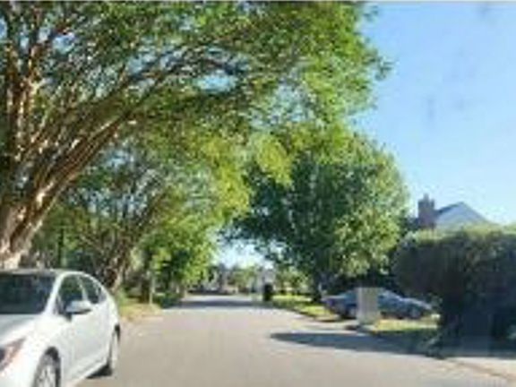 Exterior Neighborhood (street photo)