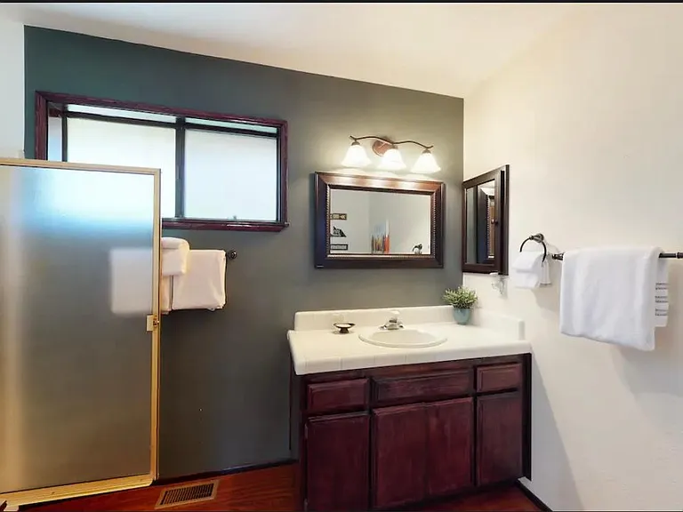 664 Ivy Ln — Photo 14