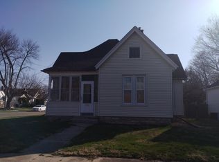 522 Squires Ave, Dixon, IL 61021