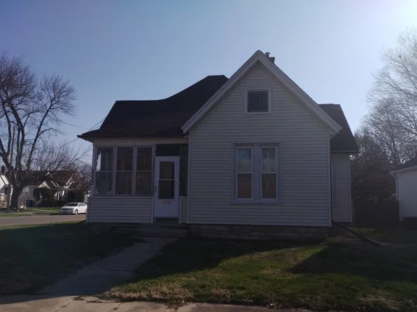 522 Squires Ave, Dixon, IL 61021