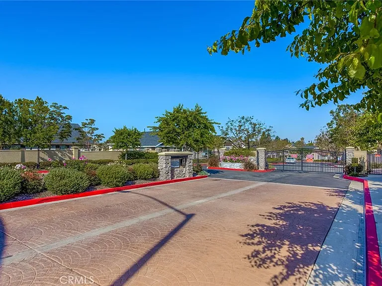 3441 E Berkshire Ct — Photo 40