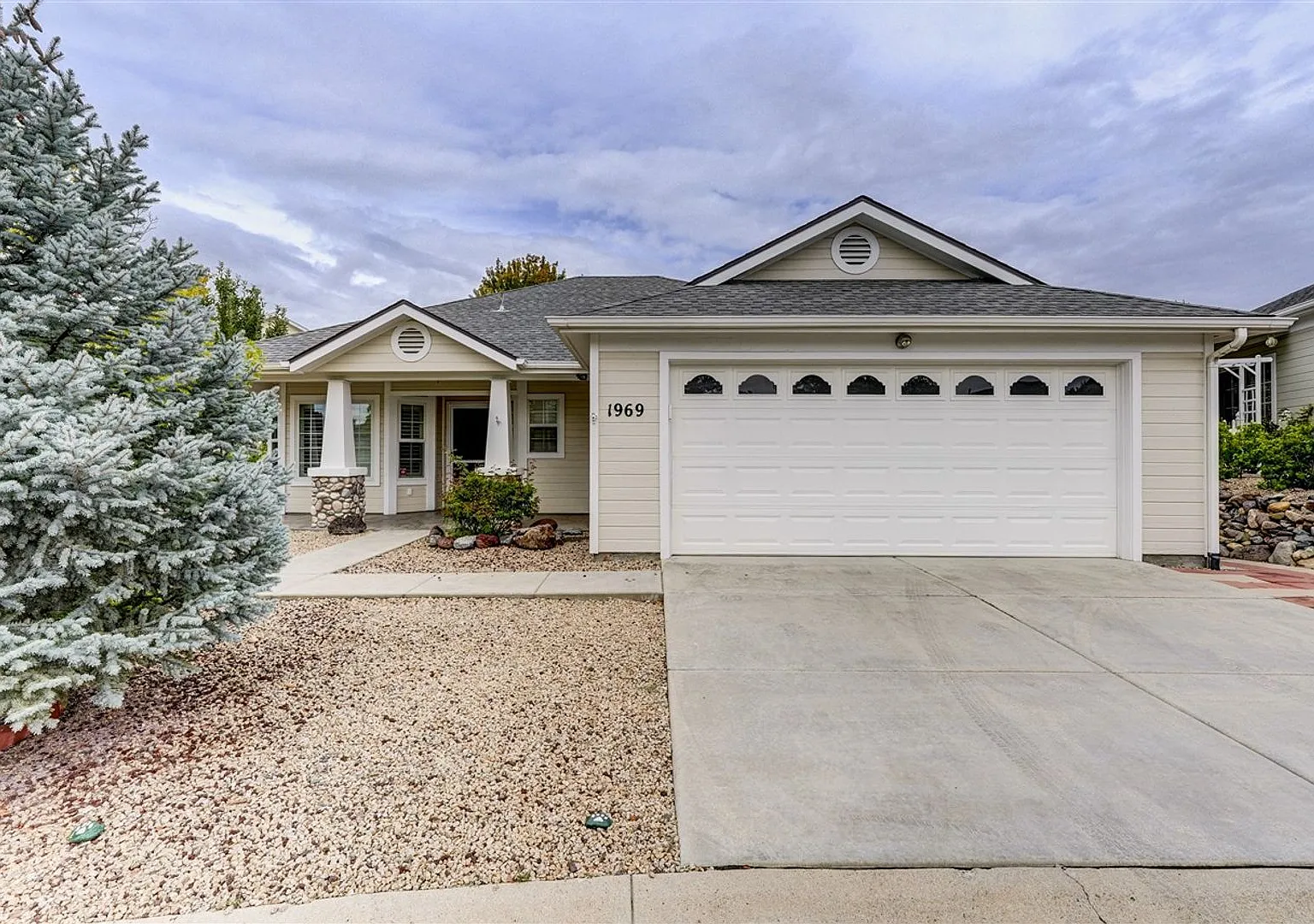 Beautiful 2 bedroom, 2 bathroom home in Victorian Estates 55+ Community — Photo 1