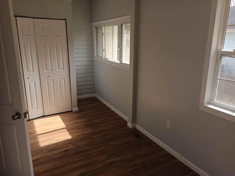 111 S Van Gilder St — Photo 15
