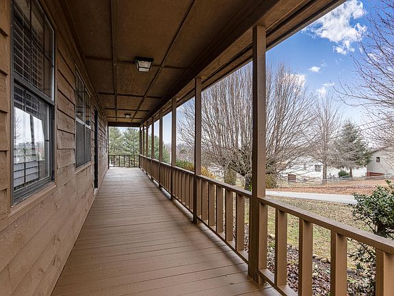 3rd image of 1401 Blue Forest Ln