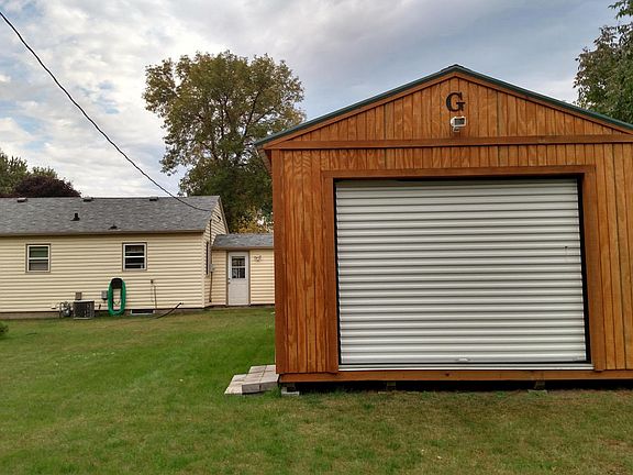 3rd image of 508 2nd St S