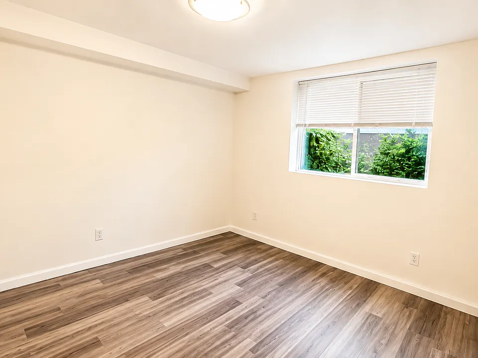 5227-5233 Brooklyn Ave NE #8