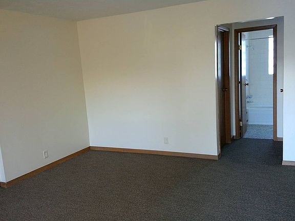 2nd image of 4817-4841 Holmes St #309