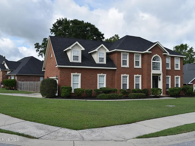 201 Bainbridge Dr — Photo 30
