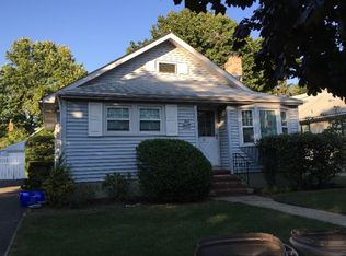 127 Cedar Ave, Rockville Centre, NY 11570