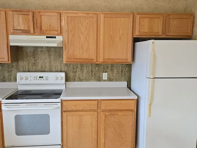 1970 Ashley Dr — Photo 3