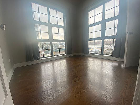 4th image of 91 Metropolitan Ave #305